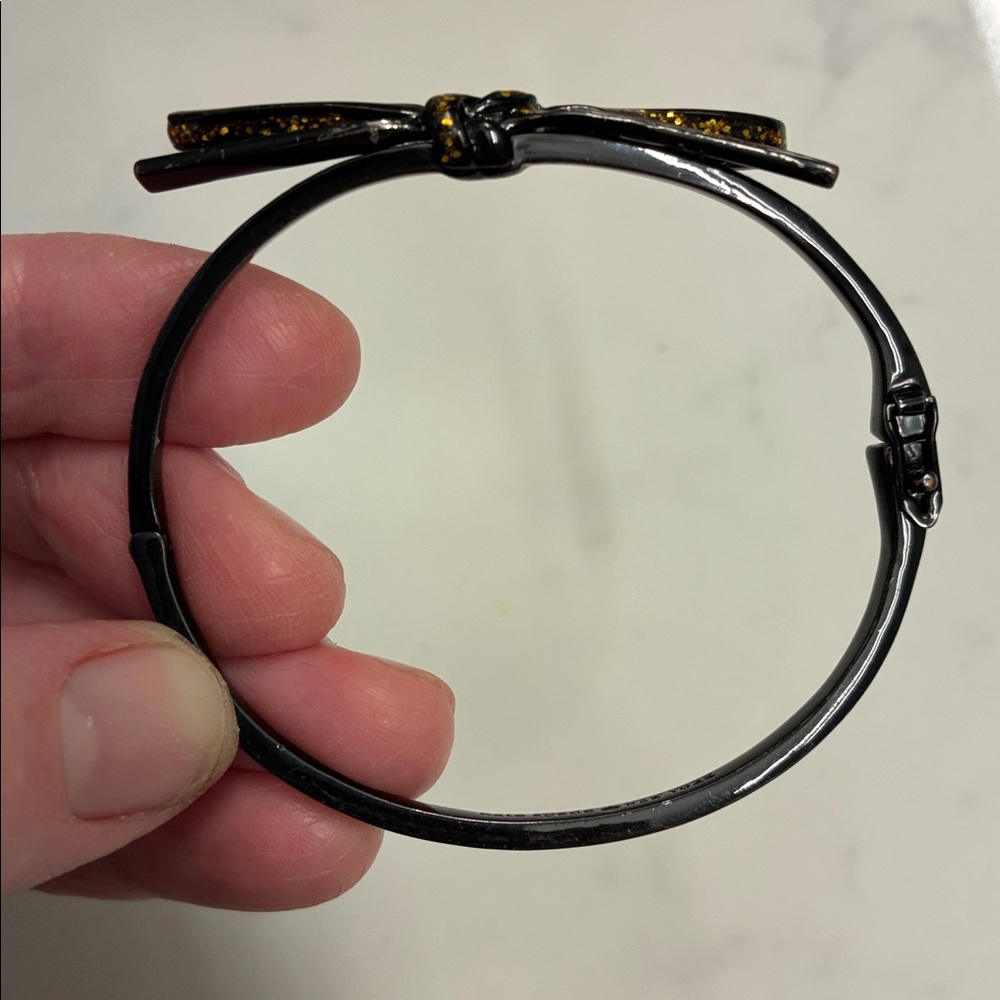 kate spade black and gold bow bangle bracelet - Picture 3 of 5